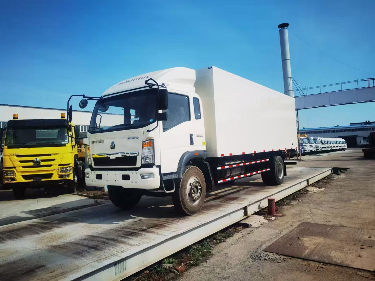 Sinotruk Howo 4x2 Truck Cargo Vanbox